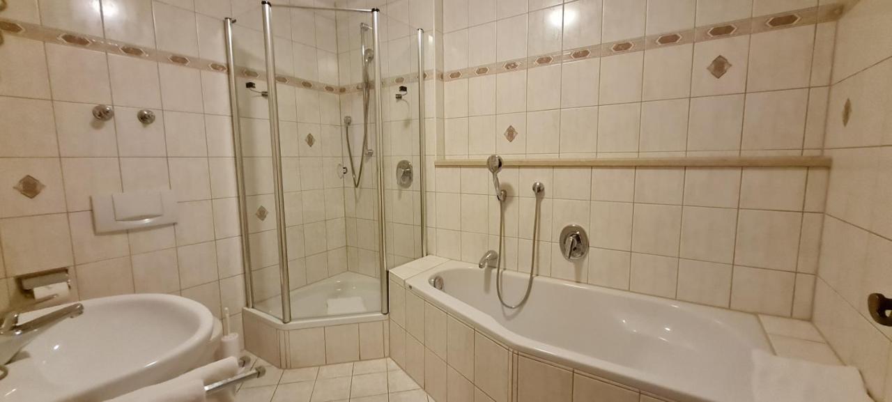 Gasthof - Hotel Zur Post Pocking  Esterno foto