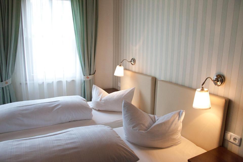 Gasthof - Hotel Zur Post Pocking  Esterno foto