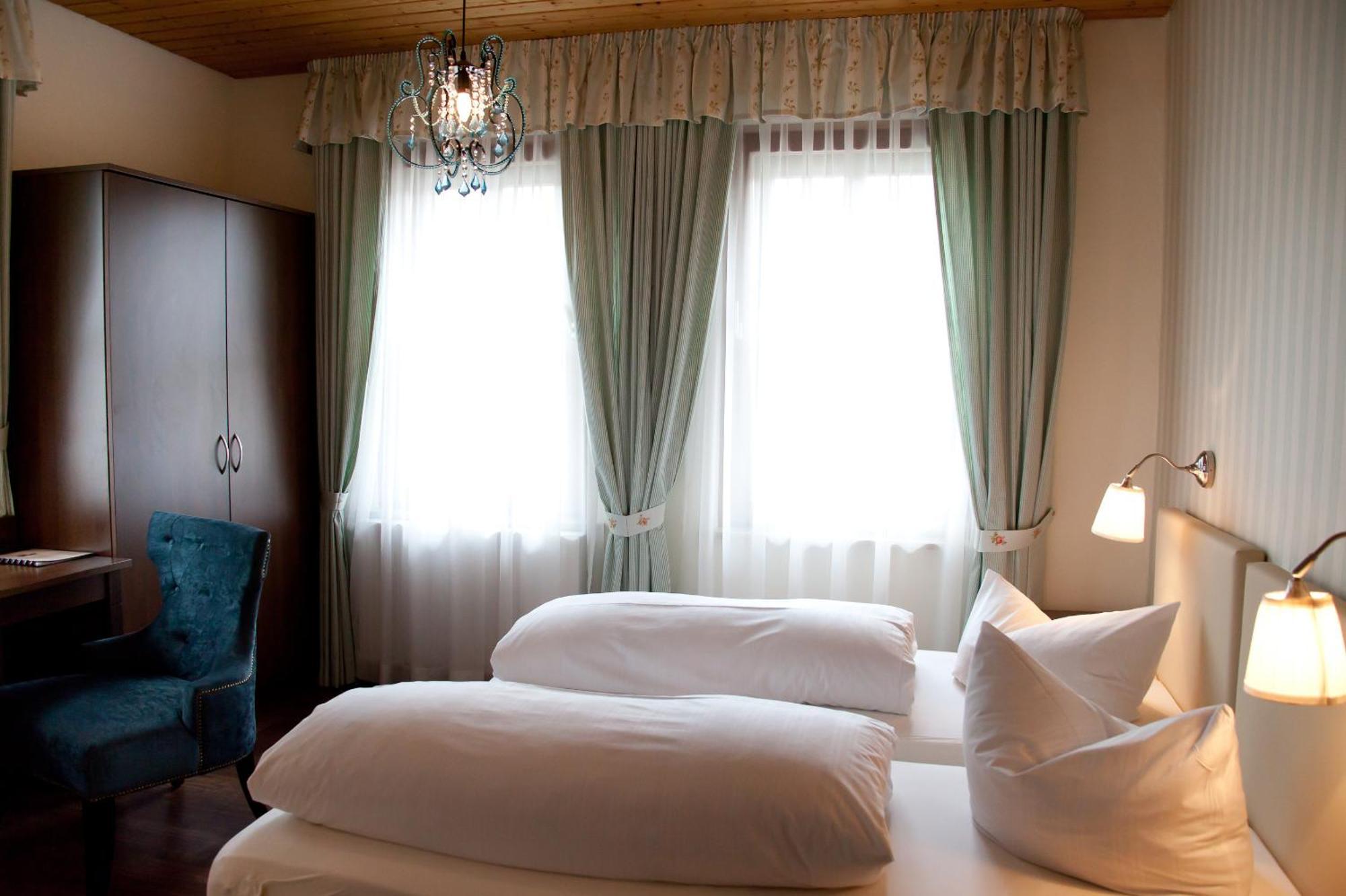 Gasthof - Hotel Zur Post Pocking  Esterno foto