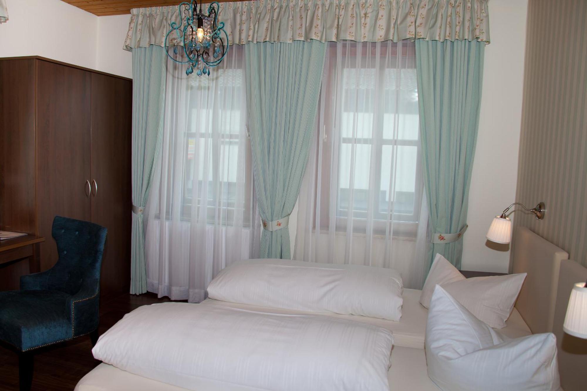 Gasthof - Hotel Zur Post Pocking  Esterno foto